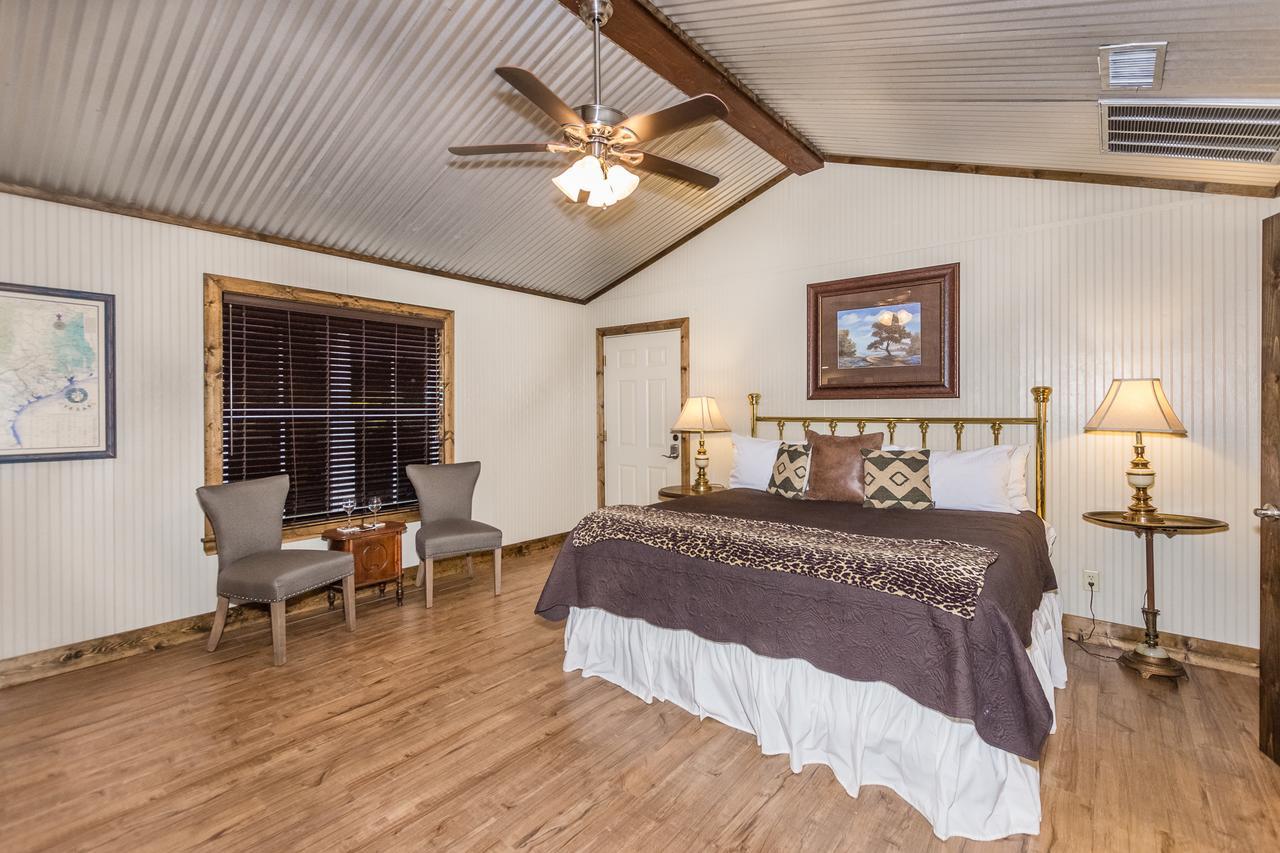 Vineyard Trail Cottages- Adults Only Fredericksburg Kamer foto