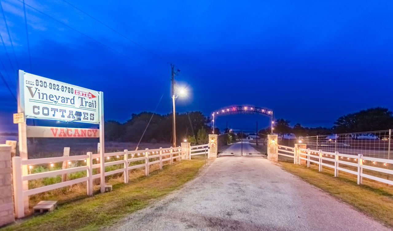 Vineyard Trail Cottages- Adults Only Fredericksburg Kamer foto